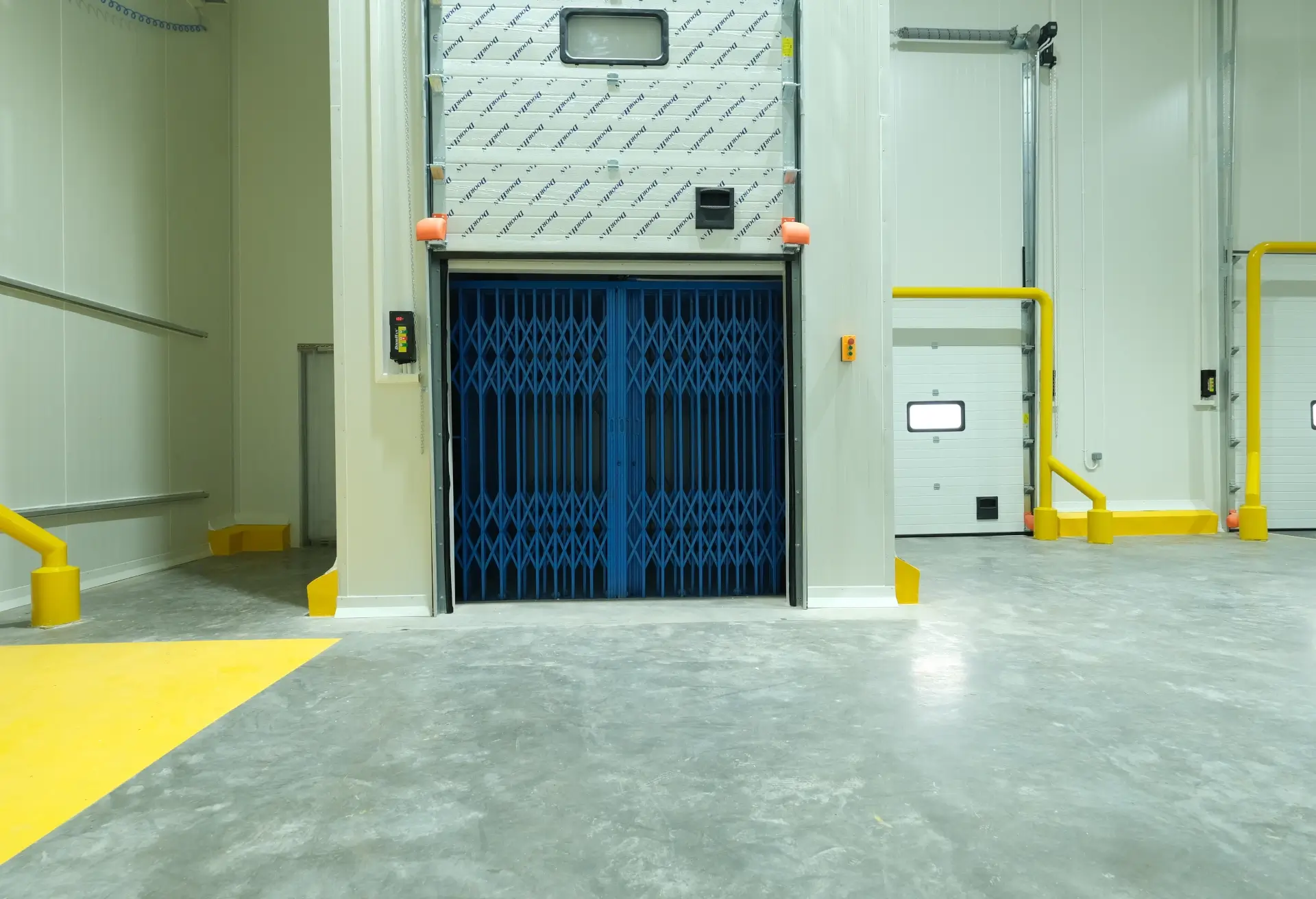 cargo lift